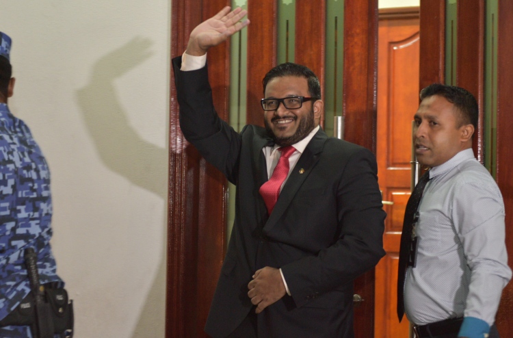 އަދީބަށް ފަރުވާ ނުދޭ މައްސަލަ އދ. އަށް