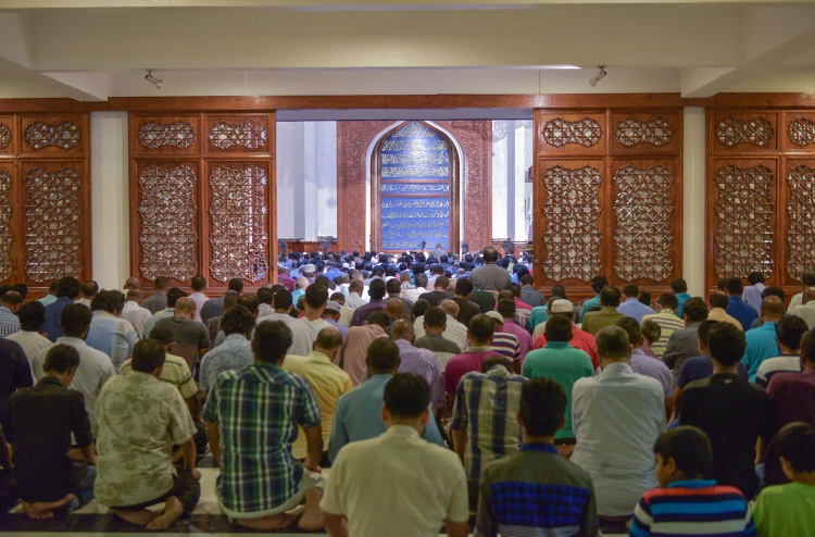 11 އަހަރުގެ ކުއްޖަކު ތަރާވީސް ނަމާދުގެ އިމާމަކަށް!