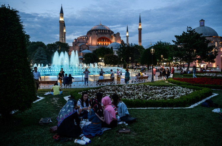 ރަމަޟާން މަހު ކީރިތި ނަބިއްޔާގެ ޚުލްޤުފުޅުން ނަމޫނާ ލިބިގަތުން