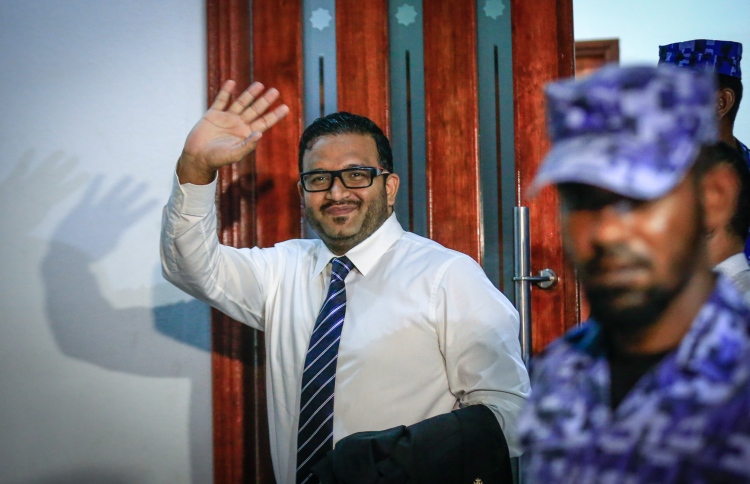 އަދީބު އަނބުރާ ޖަލަށް ގެންގޮސްފި