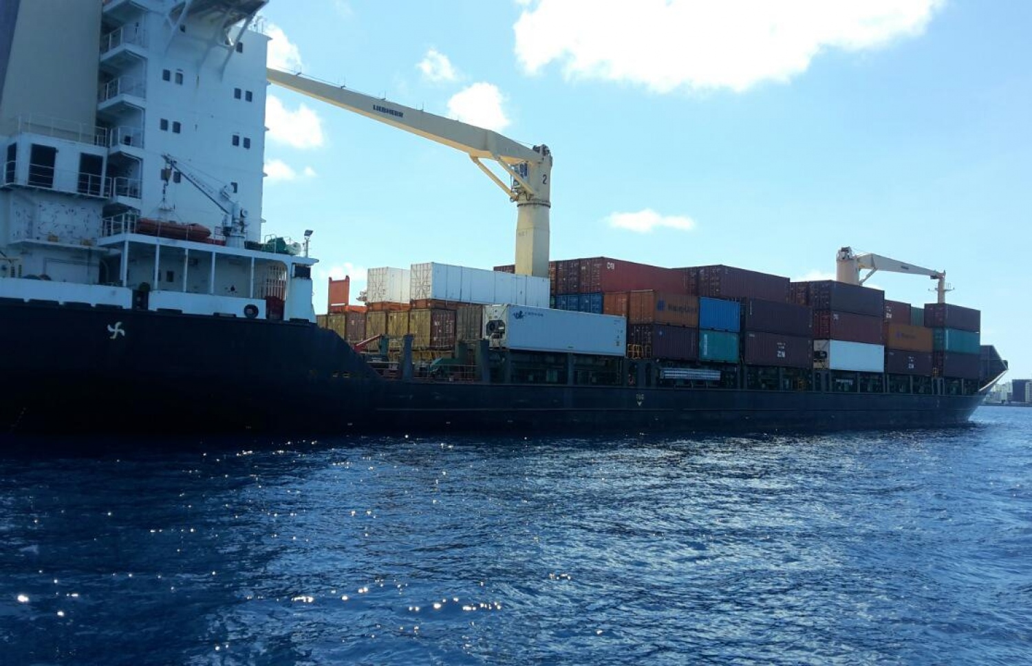 އެއް ފަަހަރާ އެންމެ ގިނަ ކޮންޓެއިނަރުގެ މުދާ ހިފައިގެން މާލެ އައި ލިލީ ޝިޕިންގެ ބޯޓު މާލޭ ބަނދަރުގައި. --ފޮޓޯ: ލިލީ ޝިޕިން