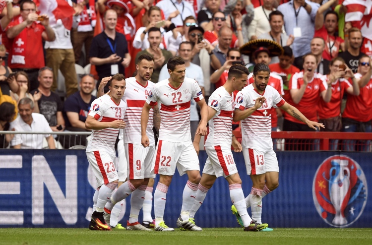 އަލްބޭނިއާ އަތުން ސްވިޒަލެންޑަށް ހަނި މޮޅެއް