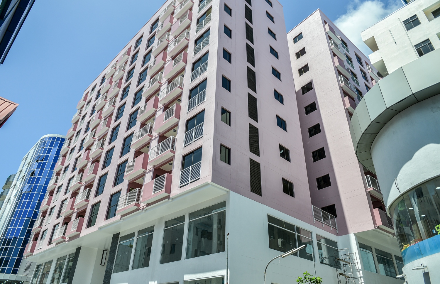 ކުރީގެ އަރަބިއްޔާ ހުރި ބިމުގައި އިމާރާތް ކުރަމުންދާ ފްލެޓް: ފްލެޓުތަކުގެ މަސައްކަތް ގާތްގަނޑަކަށް ވަނީ ނިމިފައި.. - ފޮޓޯ: ނިޝާން އަލީ/މިހާރު