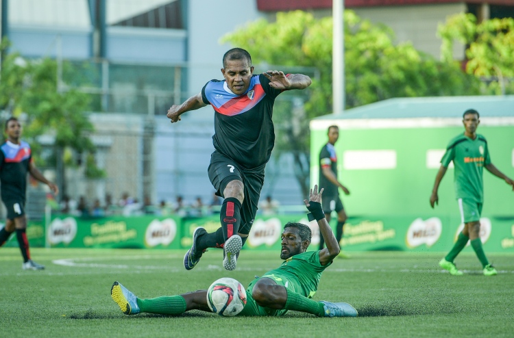 ފަހަތުން އަރައި ސިފައިން އަތުން މާޒިޔާ މޮޅުވެއްޖެ