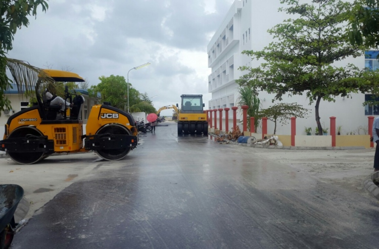 ތާރު އެޅުމާ އެކު ތިނަދޫގެ މަގުތަކަށް ރީތިކަން