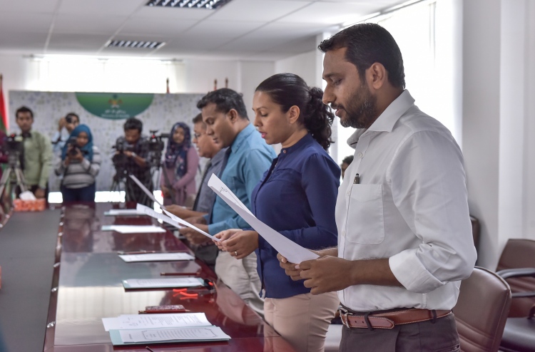 ދުންފަތް ކޮންޓްރޯލް ކުރާ ބޯޑު އިފްތިތާހުކޮށްފި