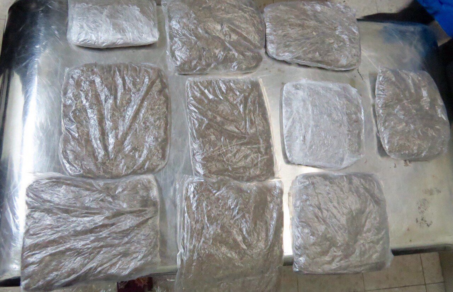 ރާއްޖެ އެތެރެކުރުމުން އަތުލައިގަތް މަސްތުވާއެއްޗެހިތަކެއް: ބައެއް ފަހަރު މީހުން ހަވާލުކުރާ ތަކެތީގައި މަސްތުވާތަކެތި ހުރުމުގެ ބިރު ބޮޑު -- ފޮޓޯ: ކަސްޓަމްސް