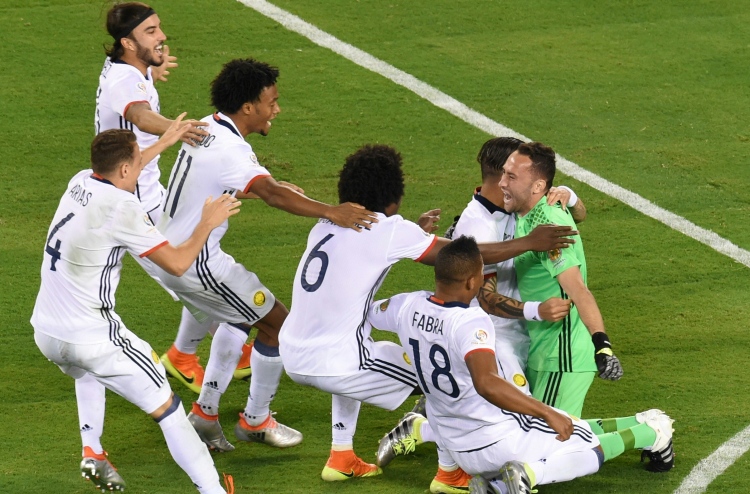 ޕެނަލްޓީ ޖަހައިގެން މޮޅުވެ ކޮލަމްބިއާ ސެމީ އަށް