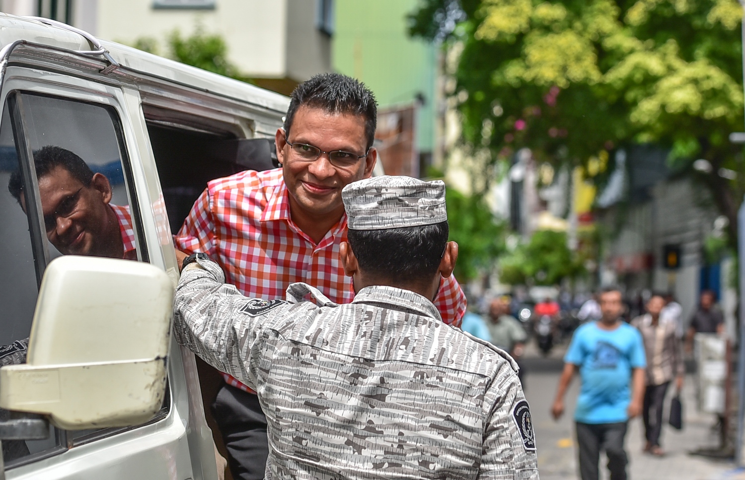 ކޯޓުގައި އޮތް އަޑުއެހުމަކަށް ނާޒިމް ގެންދަނީ: އޭނާ ވަގުތުން ދޫކޮށްލުމަށް އދ. ގެ ވޯކިން ގުރޫޕުން ވަނީ ގޮވާލާފައި.---މިހާރު ފައިލް ފޮޓޯ