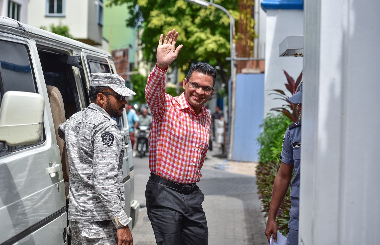 ސުޕްރީމް ކޯޓުގައި އޮތް އިސްތިއުނާފުގެ ޝަރީއަތަކަށް ނާޒިމް ހާޒިރު ކުރަނީ. --ފޮޓޯ: ނިޝާން އަލީ/މިހާރު