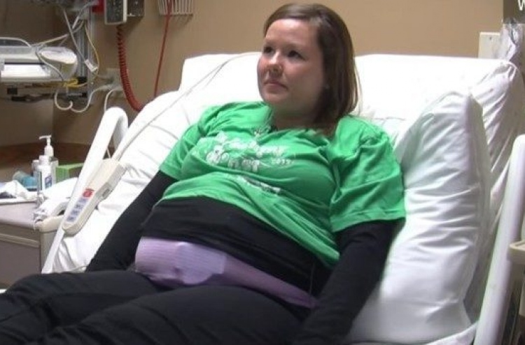 އާދަޔާޚިލާފު ގޮތަކަށް އުފަންވި އެއްމާބަނޑު ދެބެއިން