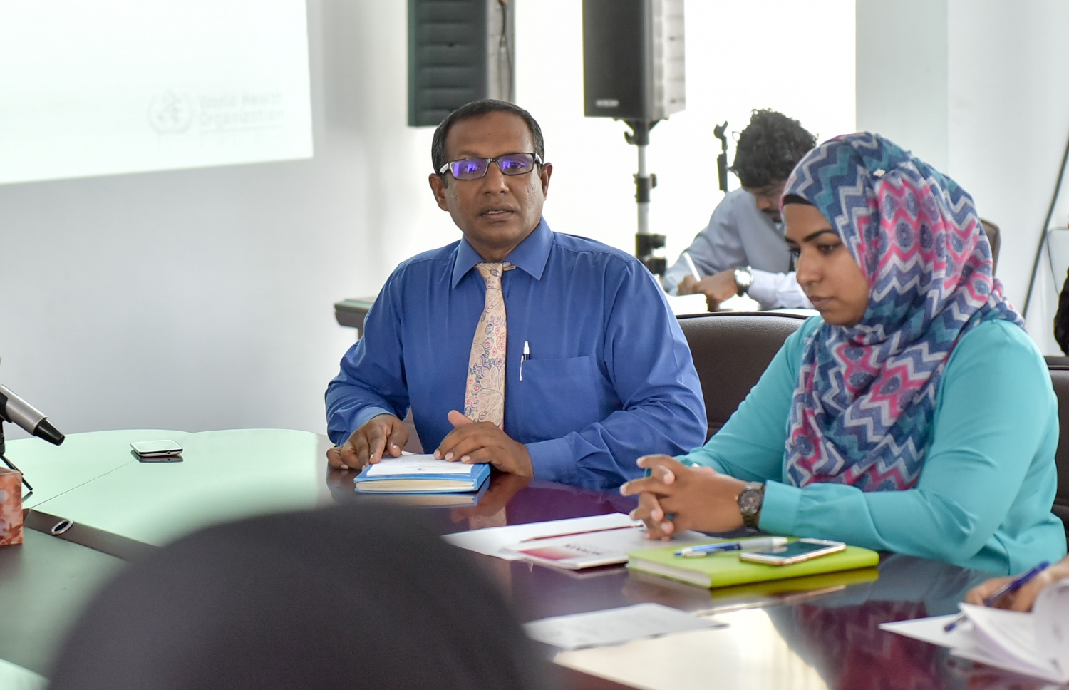 ޓޮބެކޯ ކޮންޓްރޯލް ބޯޑުގެ ބައްދަލުވުމެއްގައި ހަސަން (ވ) ވާހަކަދައްކަވަނީ. ފައިލް ފޮޓޯ: މުހައްމަދު ޝަރުހާން/ މިހާރު