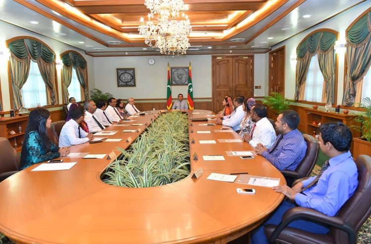 މިތިބީ ސާބިތުކަންމަތީ ރައީސް ޔާމީނާއެކު: މިނިސްޓަރުން