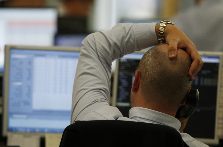 ޕައުންޑުގެ އަގު ވެއްޓި، ސްޓޮކް މާކެޓްތައް ވެސް ދަށަަށް