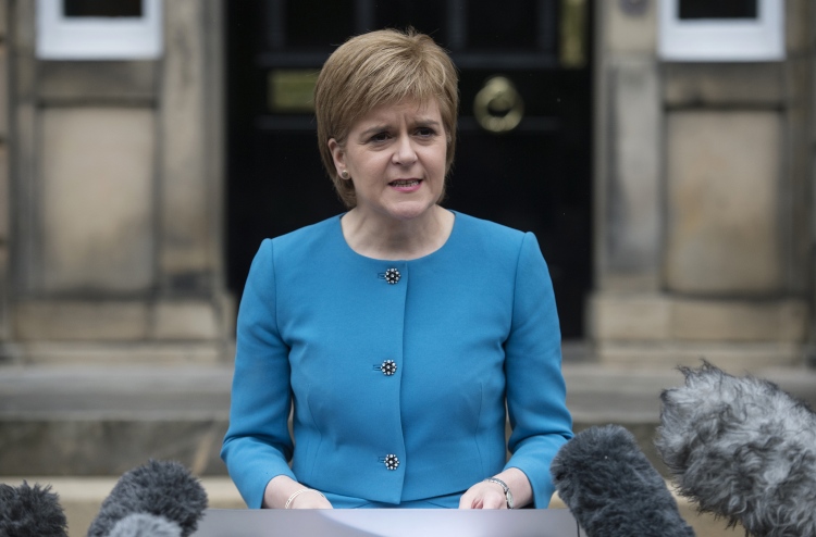 ސްކޮޓްލޭންޑްގެ ފަސްޓް މިނިސްޓަރު އިސްތިއުފާ ދެއްވަނީ