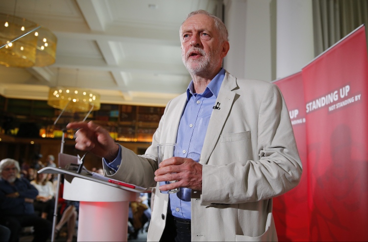 ވޯޓާއެކު އިނގިރޭސިވިލާތުގެ އިދިކޮޅު ޕާޓީ ބައިބައިވެއްޖެ