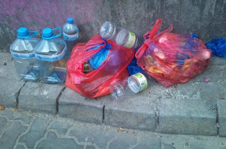 ކުނި އުކާލަން ބޭނުންވާ ގޭގެ އިތުރުކުރަނީ