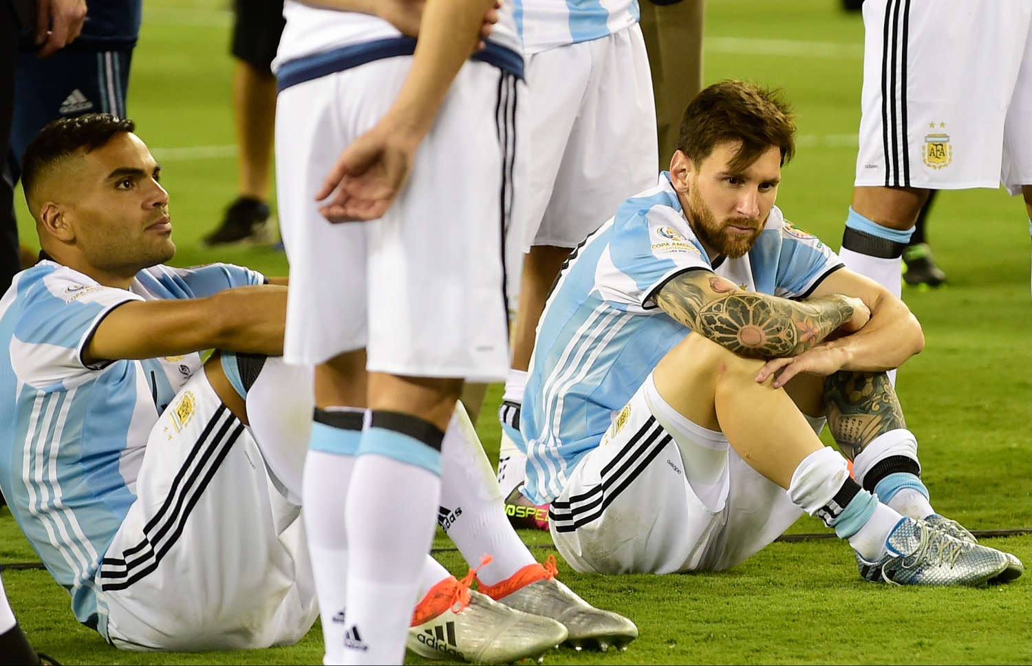 ފައިނަލް މެޗަށް ފަހު އާޖެންޓީނާގެ ކެޕްޓަން މެސީ (ކ) މާޔޫސްވެފައި. --ފޮޓޯ: އޭއެފްޕީ