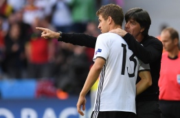 Germany's coach Joachim Loew gives instructions to Germany's midfielder Thomas Mueller during the Euro 2016 round of 16 football match between Germany and Slovakia at the Pierre-Mauroy stadium in Villeneuve-d'Ascq near Lille on June 26, 2016. / AFP PHOTO / PATRIK STOLLARZ