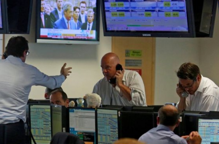 ވޯޓާ އެކު ޕައުންޑުގެ އަގު އަދިވެސް ދަނީ ދަށްވަމުން