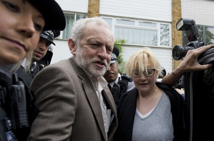 14 ވަޒީރުންގެ އިސްތިއުފާއާއެކު އާ ޓީމެއް އެކުލާލައިފި