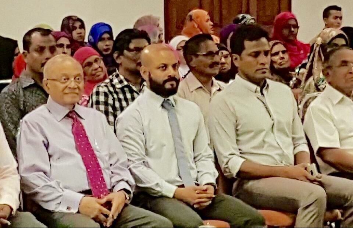 މައުމޫން ފައުންޑޭޝަނުން މިދިޔަ ހަފުތާގެ ބުދަދުވަހުގެ ރޭ ބޭއްވި ޖަލްސާގައި މައުމޫން (ވ)، ފާރިސް މައުމޫން