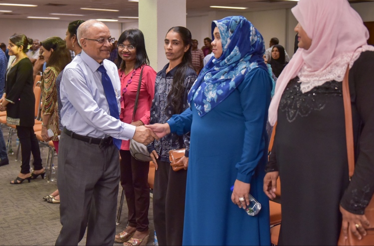 މައުމޫން ފައުންޑޭޝަނުން ސްކޮލާޝިޕްތަކެއް ހުޅުވާލައިފި