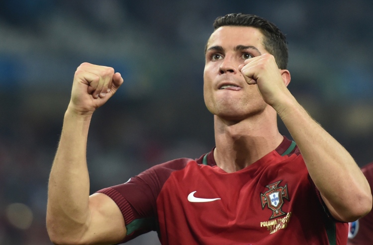 ޕޯޗުގަލްއާ އެކު ތަށްޓެއް ހޯދަން ރޮނާލްޑޯ ވަރަށް ބޭނުން