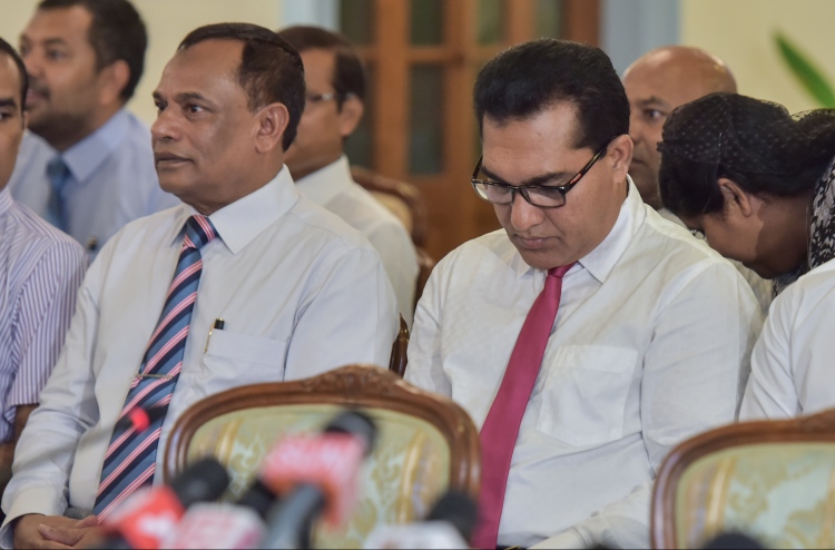 ކާޑުގެ މައްސަލާގައި ދެކޮޅު ހެދި މެމްބަރުން ތާއީދުކުރަނީ