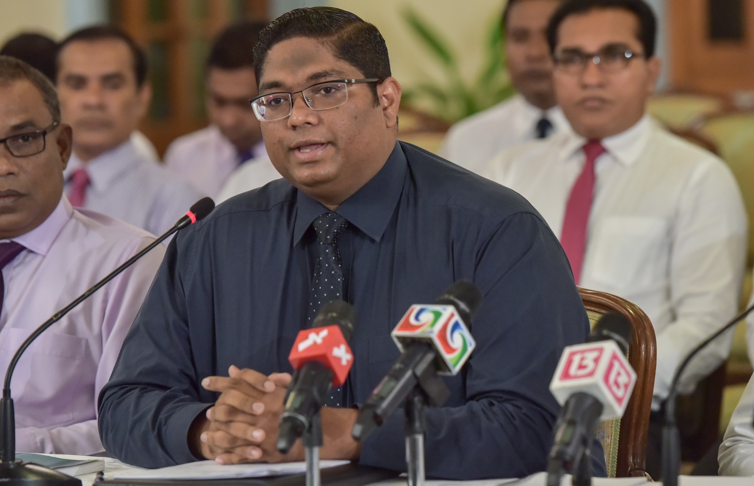 ބަންޑާރަ ނައިބު އަނިލް ނޫސްވެރިންނާ ވާހަކަ ދައްކަވަނ.---ފޮޓޯ: މުހައްމަދު ޝަރުހާން/މިހާރު