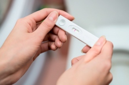 ބަލިވެ އިންތޯ ޗެކް ކުރަނީ.