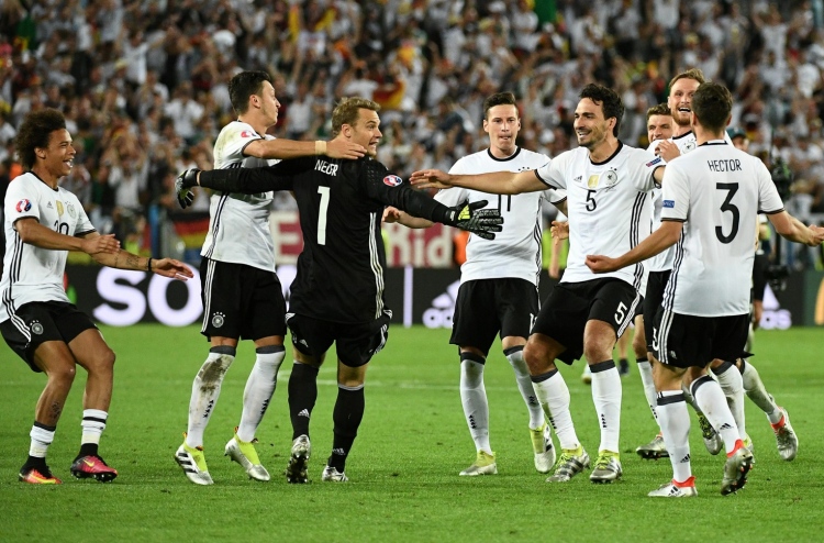 ޕެނަލްޓީ ޖަހައިގެން އިޓަލީ ބަލިކޮށް ޖަރުމަނު ސެމީ އަށް