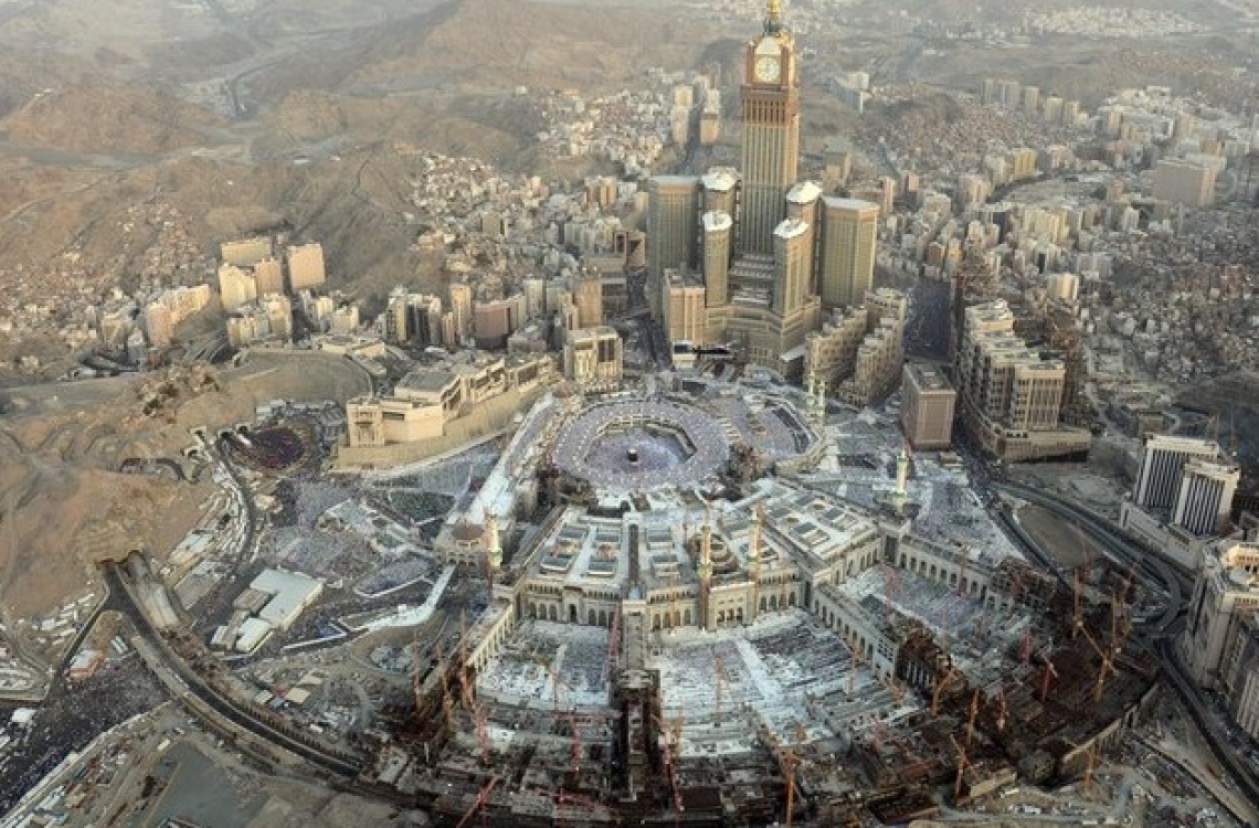 މައްކާ: ޖުލައި 1، 2016: ރަމަޟާން މަހުގެ 27 ވިލޭރޭ މައްކާގެ ހަރަމްފުޅުގައި އަޅުކަންކުރަނީ.-- ފޮޓޯ: އަލް ރިޔާލް