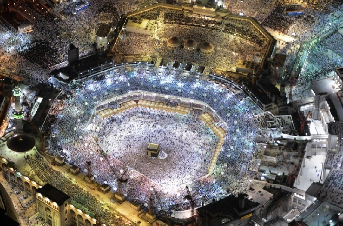 މައްކާ: ޖުލައި 1، 2016: ރަމަޟާން މަހުގެ 27 ވިލޭރޭ މައްކާގެ ހަރަމްފުޅުގައި އަޅުކަންކުރަނީ.-- ފޮޓޯ: އަލް ރިޔާލް