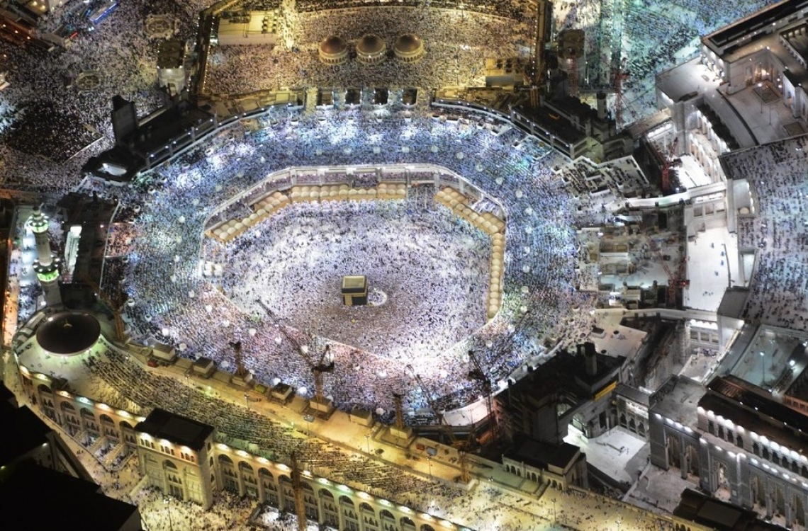 މައްކާ: ޖުލައި 1، 2016: ރަމަޟާން މަހުގެ 27 ވިލޭރޭ މައްކާގެ ހަރަމްފުޅުގައި އަޅުކަންކުރަނީ.-- ފޮޓޯ: އަލް ރިޔާލް