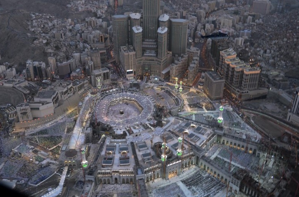 މައްކާ: ޖުލައި 1، 2016: ރަމަޟާން މަހުގެ 27 ވިލޭރޭ މައްކާގެ ހަރަމްފުޅުގައި އަޅުކަންކުރަނީ.-- ފޮޓޯ: އަލް ރިޔާލް