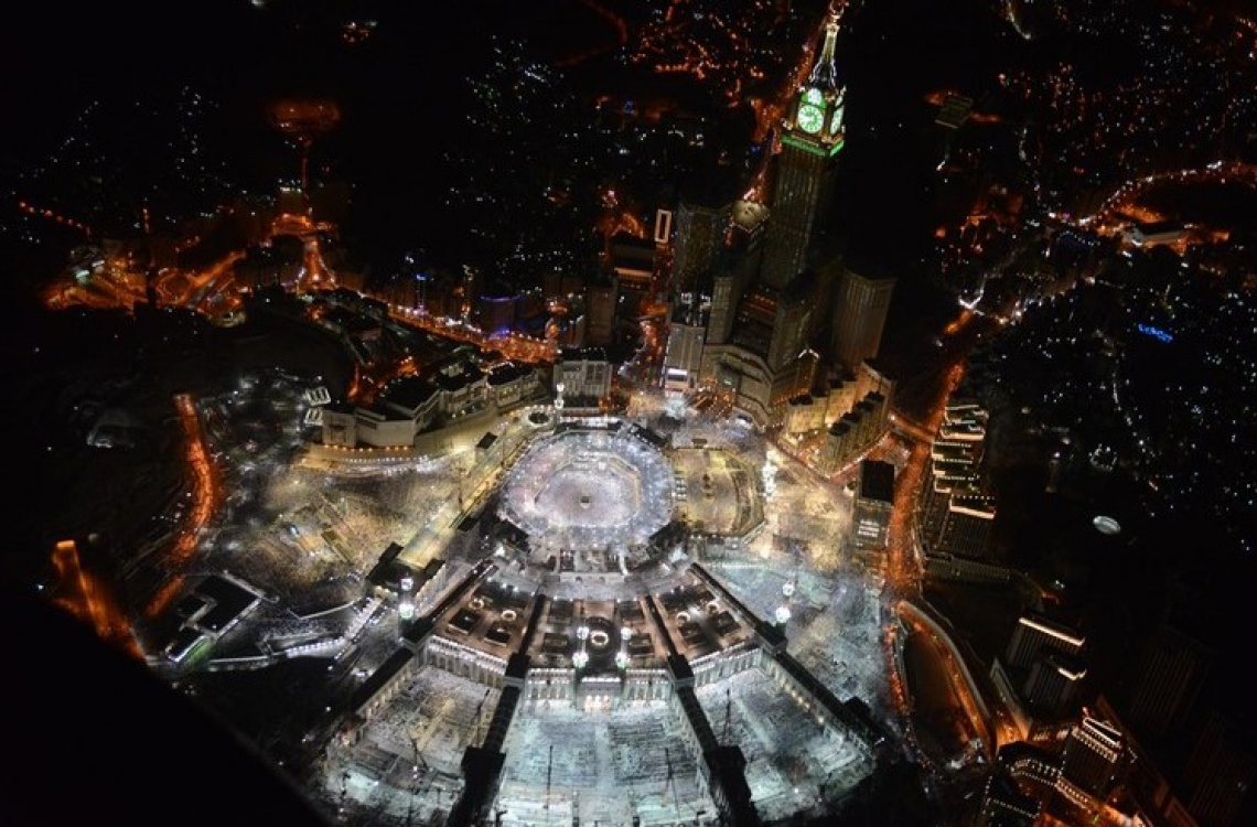 މައްކާ: ޖުލައި 1، 2016: ރަމަޟާން މަހުގެ 27 ވިލޭރޭ މައްކާގެ ހަރަމްފުޅުގައި އަޅުކަންކުރަނީ.-- ފޮޓޯ: އަލް ރިޔާލް