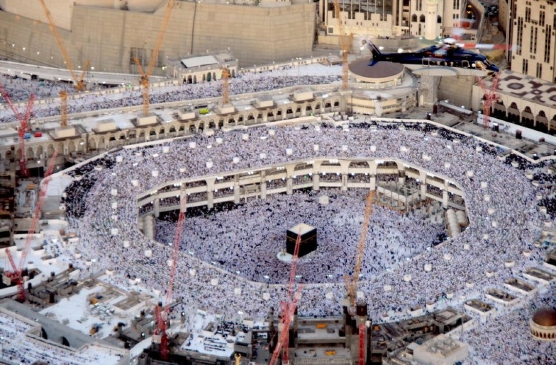 މައްކާ: ޖުލައި 1، 2016: ރަމަޟާން މަހުގެ 27 ވިލޭރޭ މައްކާގެ ހަރަމްފުޅުގައި އަޅުކަންކުރަނީ.-- ފޮޓޯ: އަލް ރިޔާލް