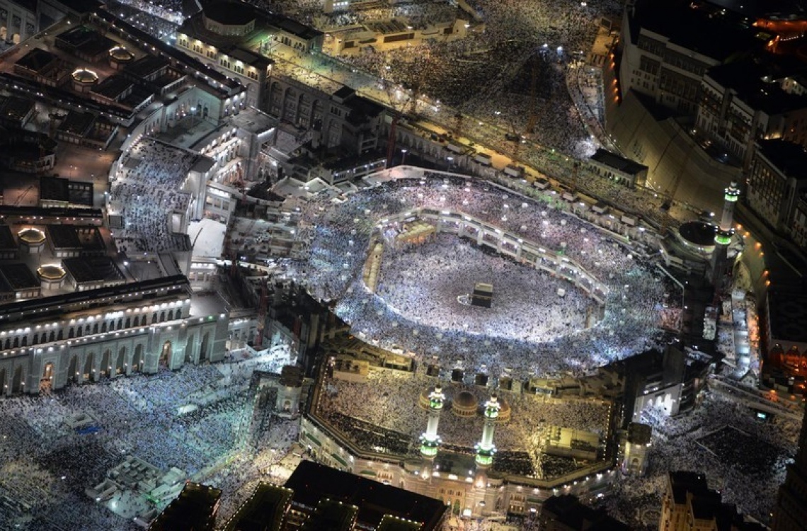 މައްކާ: ޖުލައި 1، 2016: ރަމަޟާން މަހުގެ 27 ވިލޭރޭ މައްކާގެ ހަރަމްފުޅުގައި އަޅުކަންކުރަނީ.-- ފޮޓޯ: އަލް ރިޔާލް