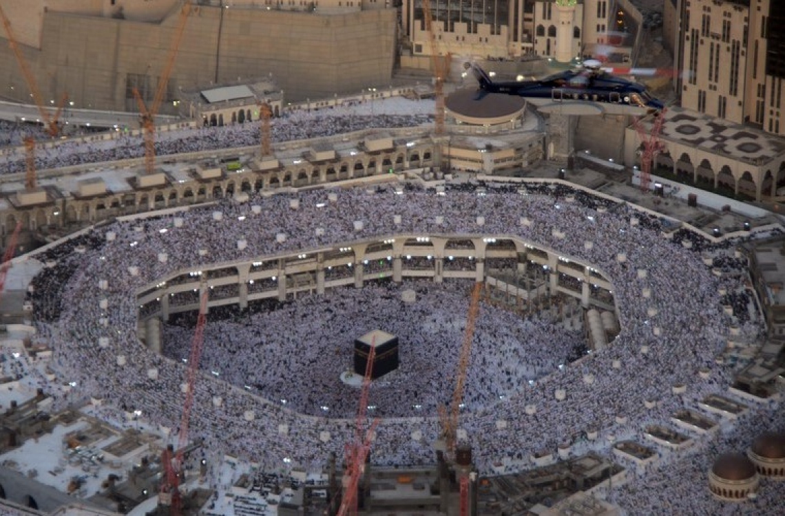 މައްކާ: ޖުލައި 1، 2016: ރަމަޟާން މަހުގެ 27 ވިލޭރޭ މައްކާގެ ހަރަމްފުޅުގައި އަޅުކަންކުރަނީ.-- ފޮޓޯ: އަލް ރިޔާލް