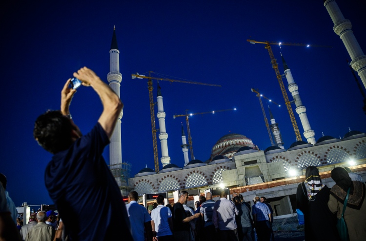 ތުރުކީގެ ކެމްލިކާ މިސްކިތް: ފުރިހަމަ ކަމުގެ ނަމޫނާއެއް