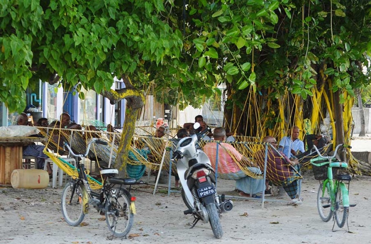 އޭދަފުށީން ފަގީރަކަށް 7000 އަށް ވުރެ ގިނަ ރުފިޔާ