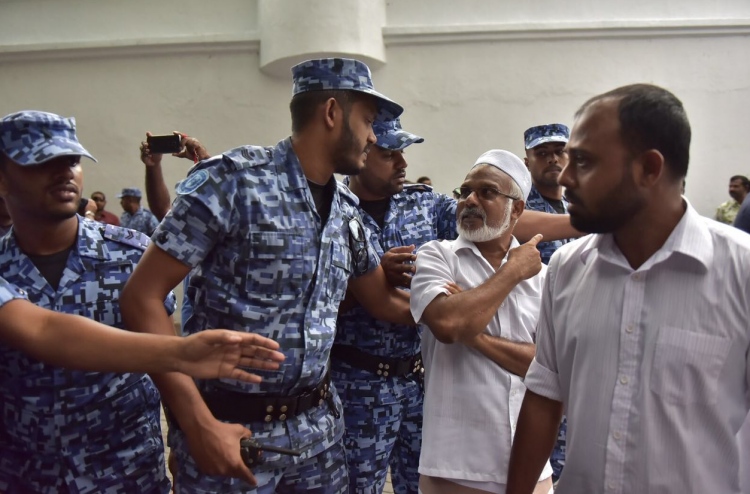 ދުއާ ނުކުރެވުމުން ރައީސްގެ އިސްތިއުފާ އަށް ގޮވައިފި