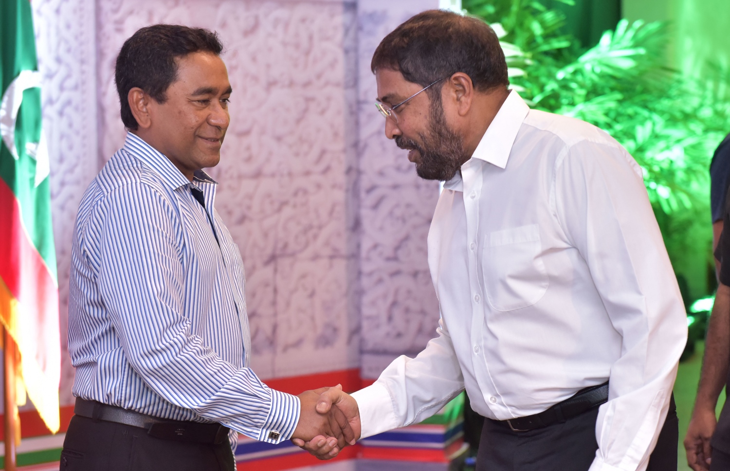 ރައީސް ޔާމީނާއި ގާސިމް ސަލާމް ކުރައްވަނީ.---މިހާރު ފޮޓޯ