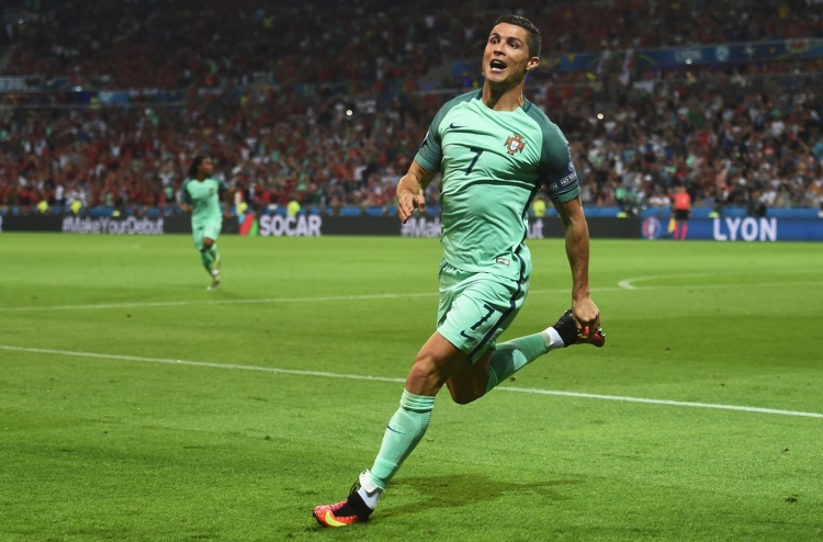 ރޮނާލްޑޯގެ ލަނޑާ އެކު ޕޯޗުގަލް ފައިނަލަށް