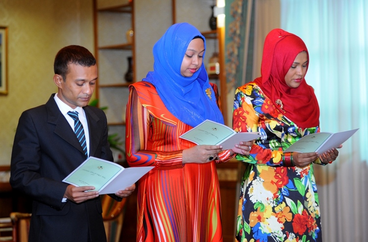 އަނިލްގެ ނިންމެވުމަށް ޝިފާގްގެ ތައުރީފު