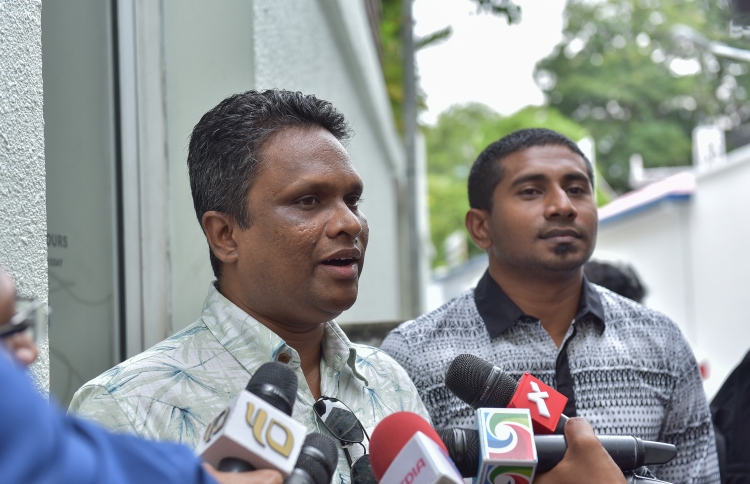 އާޒިމް ބަންދުކުރީ މަހްލޫފް މިނިވަންވާތީ، ގޮތްހުސްވެއްޖެ