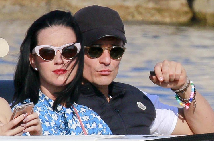 ކެޓީ ޕެރީ އާއި އޮލަންޑޯ ބްލޫމް ވަރަށް ސީރިއަސް