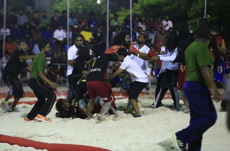 މާރާމާރީ ހިންގުމުން ބައިބަލާ މުބާރާތް މެދުކަނޑާލައިފި