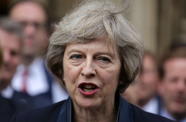 އަހަރުތަކަކަށް ފަހު އިނގިރޭސި ވިލާތަށް އަންހެން ބޮޑު ވަޒީރެއް